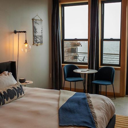 Bowline Hotel Astoria Bagian luar foto