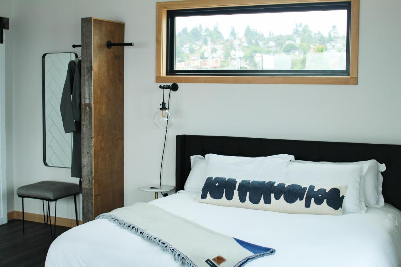 Bowline Hotel Astoria Bagian luar foto