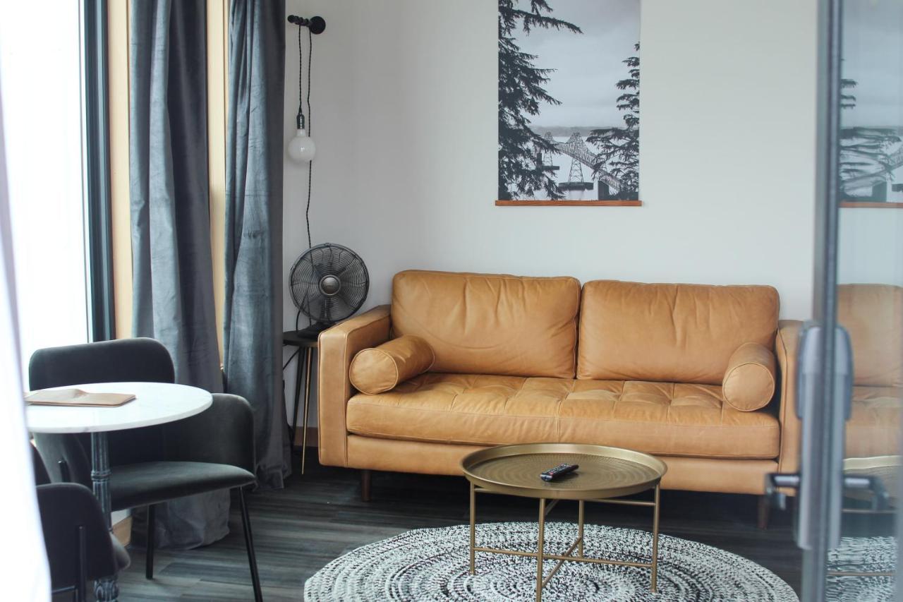 Bowline Hotel Astoria Bagian luar foto