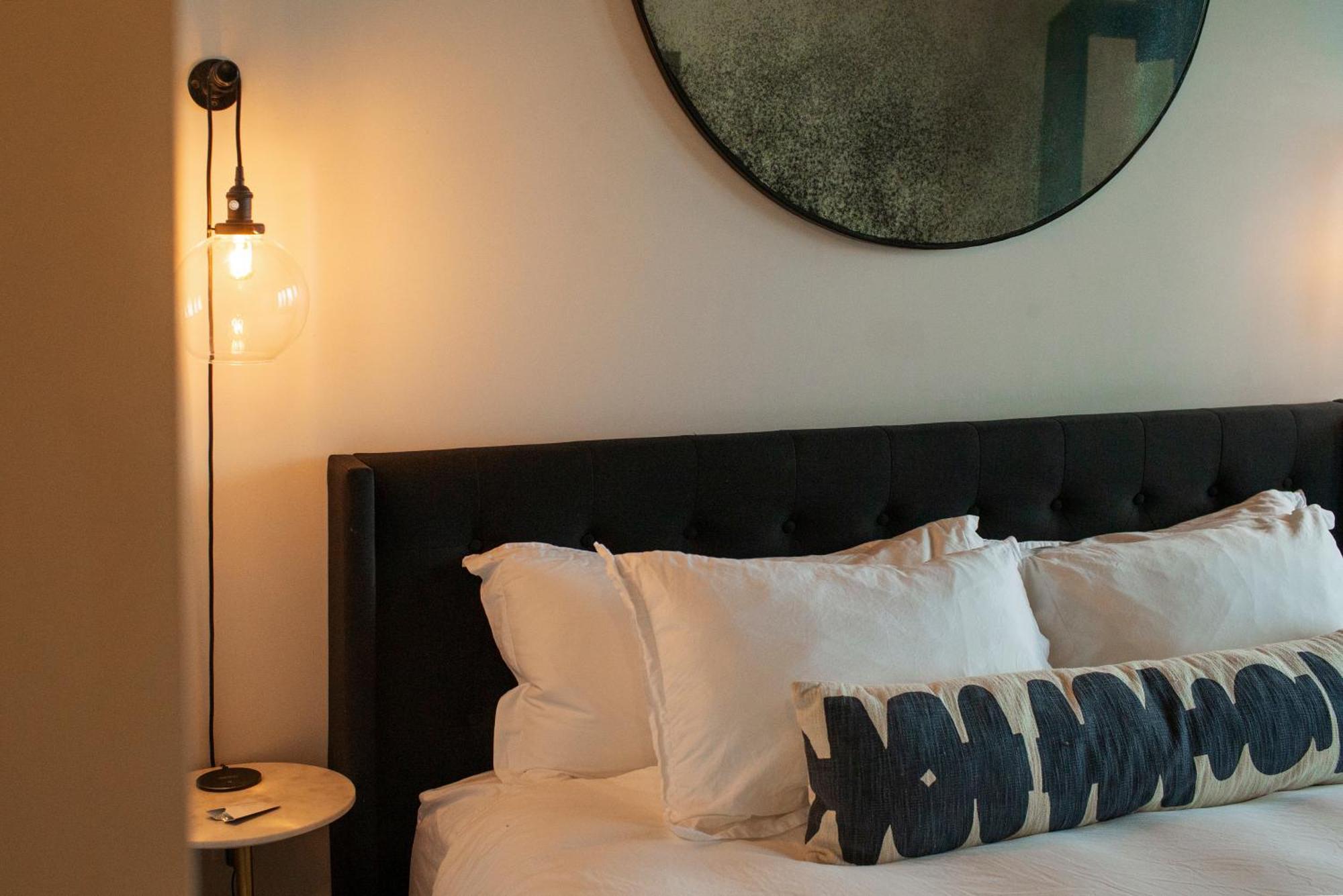 Bowline Hotel Astoria Bagian luar foto